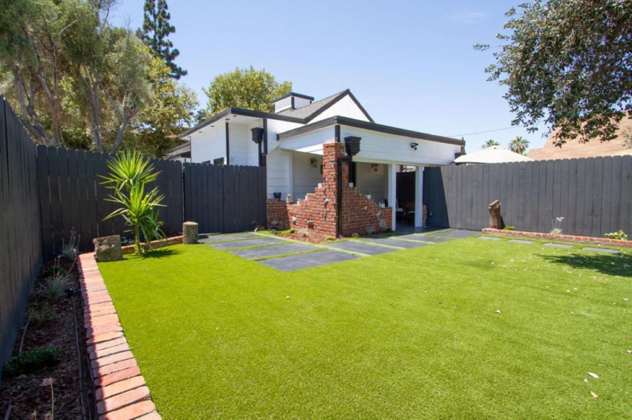 Dreamy Farmhouse In Studio City Лос-Анджелес Экстерьер фото