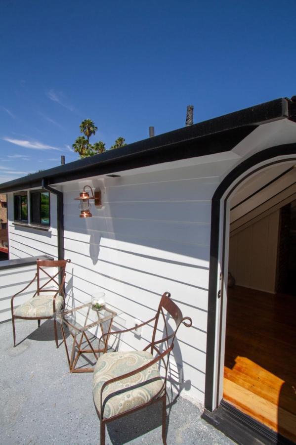 Dreamy Farmhouse In Studio City Лос-Анджелес Экстерьер фото